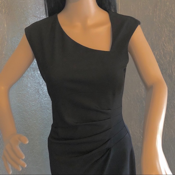 Cache elegant LBD with asymmetrical neckline, 4 - Picture 6 of 7